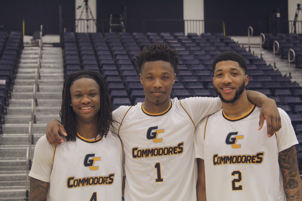 Camholden50's tweet image. Sophomore Night was one to remember with my family 💙💛  ...... Go Dores’ !!!
