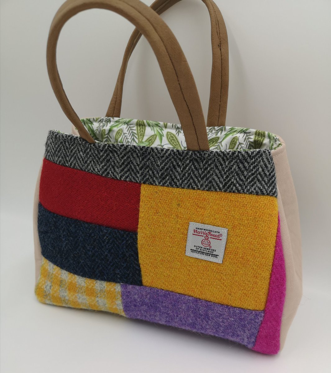 claridge23's tweet image. I made this lovely patchwork Harris Tweed Bag, its fully lined, has a magnetic close and faux leather handles and base, this would make a great mother's day gift and is available in my numonday store and etsy shop now numonday.com/shop/juebags-s… #harristweed #patchworkbag 😍🎁