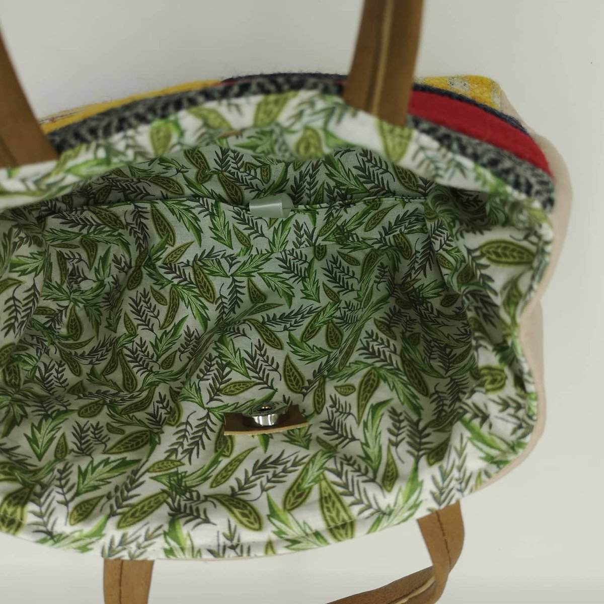 claridge23's tweet image. I made this lovely patchwork Harris Tweed Bag, its fully lined, has a magnetic close and faux leather handles and base, this would make a great mother's day gift and is available in my numonday store and etsy shop now numonday.com/shop/juebags-s… #harristweed #patchworkbag 😍🎁