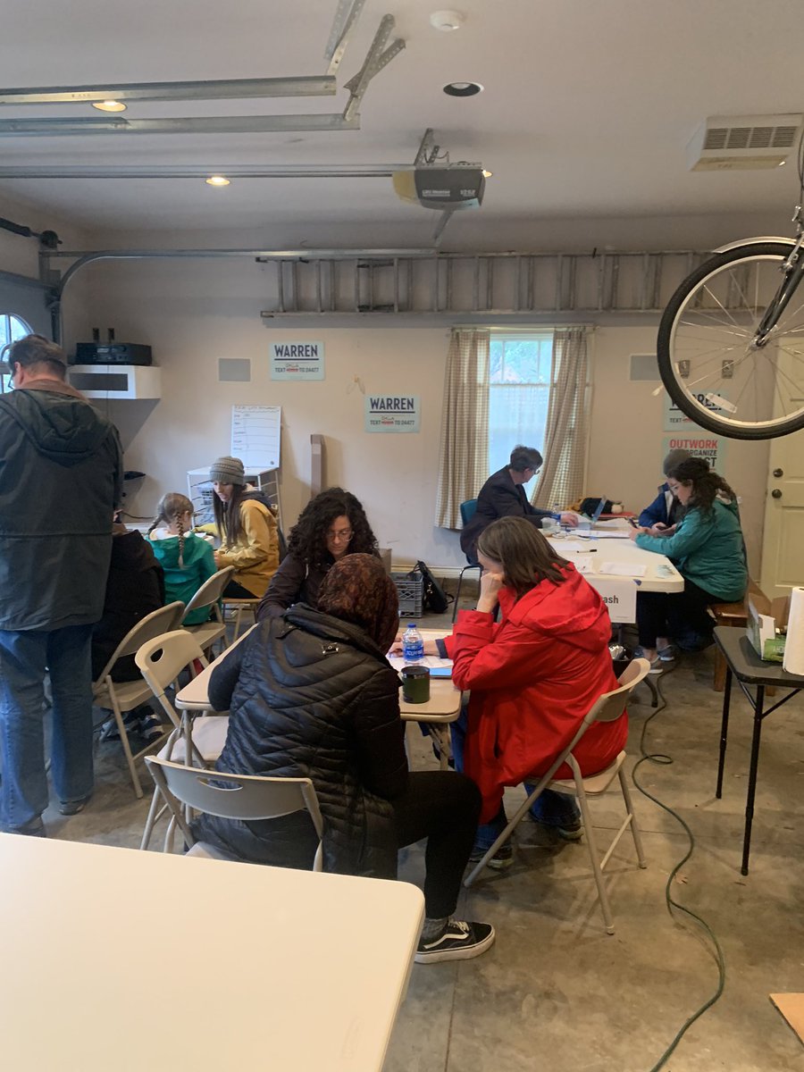 Allicatpresh's tweet photo. Elizabeth Warren’s home state is out in full force this weekend - knocking doors and making phone calls for @ewarren - rain 🌧 or shine ☀️ #OklahomaForWarren https://t.co/jMQcrQvaJX