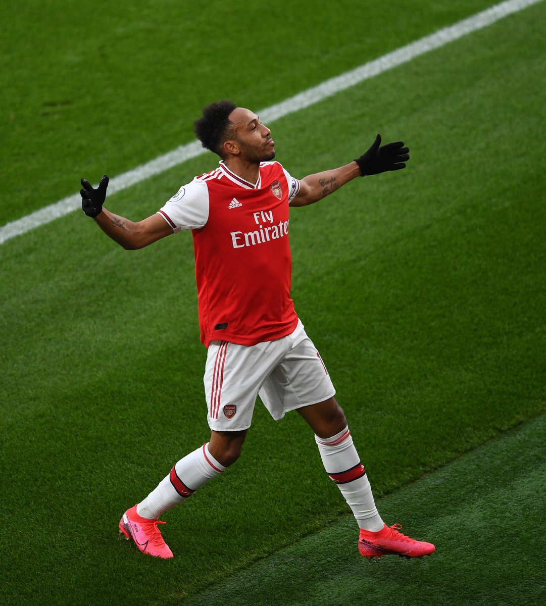 Auba's tweet photo. That winning mood 🙏🏽💪🏽👊🏽🔥 #COYG #Aubameyang https://t.co/OXRdMgY7pZ