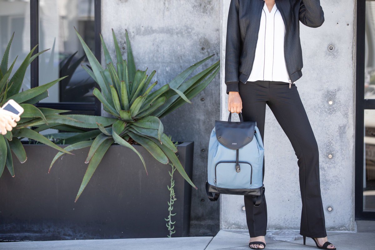 Profesional y con estilo, así es la mochila Newport de Targus. 
Solo disponible en: 
Chile bit.ly/36elkbJ ($54.990)
Perú bit.ly/2PoNBFL (S/259)