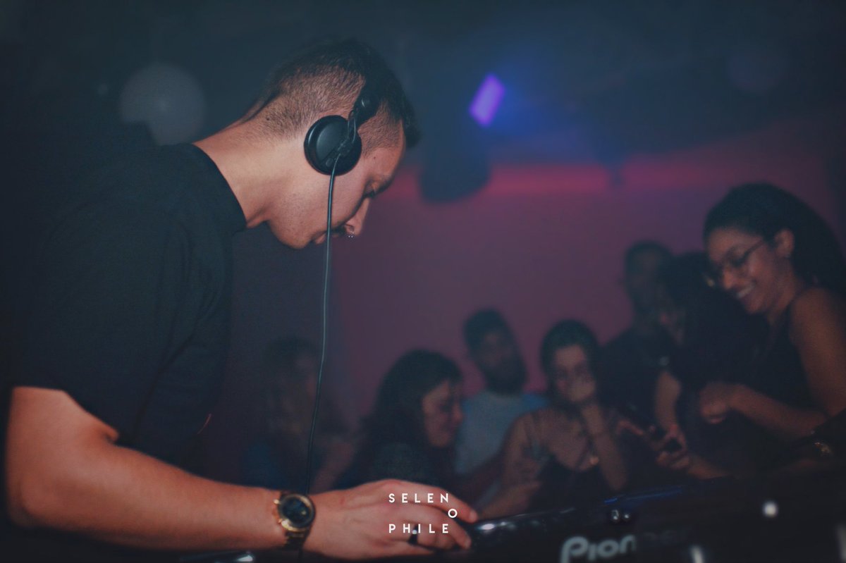 uzzv's tweet image. Pic from last time at @ShoreditchPlat for Selenophile #London See you next 𝙎𝙐𝙉𝘿𝘼𝙔 𝟴𝙩𝙝 𝙈𝘼𝙍𝘾𝙃 12+1 London Showcase 

Tickets: residentadvisor.net/events/1385292

📸: Ajshootingit