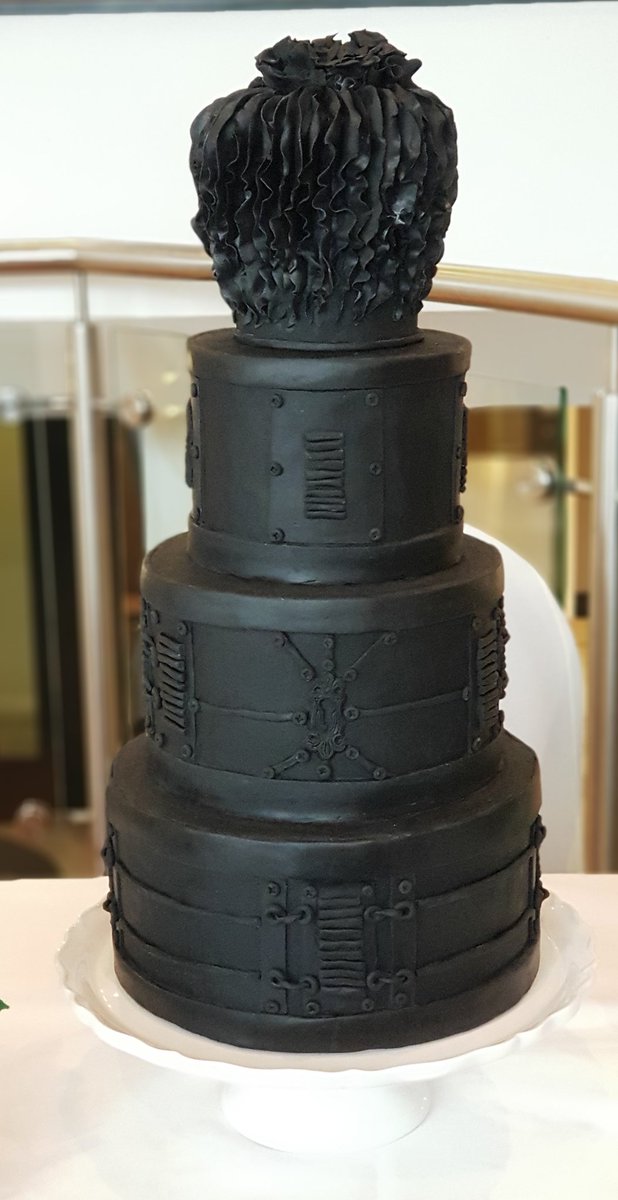 wildgingerlily's tweet photo. Letting my freak flow. My take on #kink #cakes 
#blackweddingcake #leather #bondage #harness #leathercuff #bespokewedding  #different #couture #couturecakes #designer #inspiration #kinkcakes #individual https://t.co/pNYBpjdRBy