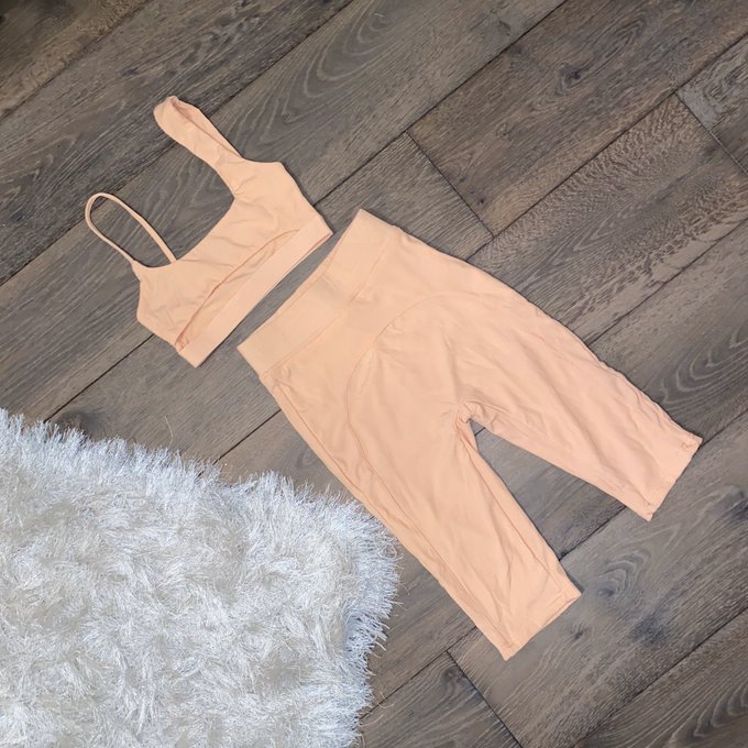 More items added to my Poshmark😇some for just $5✨ https://t.co/U1XYBMIQUX https://t.co/mIyqaUQbd6