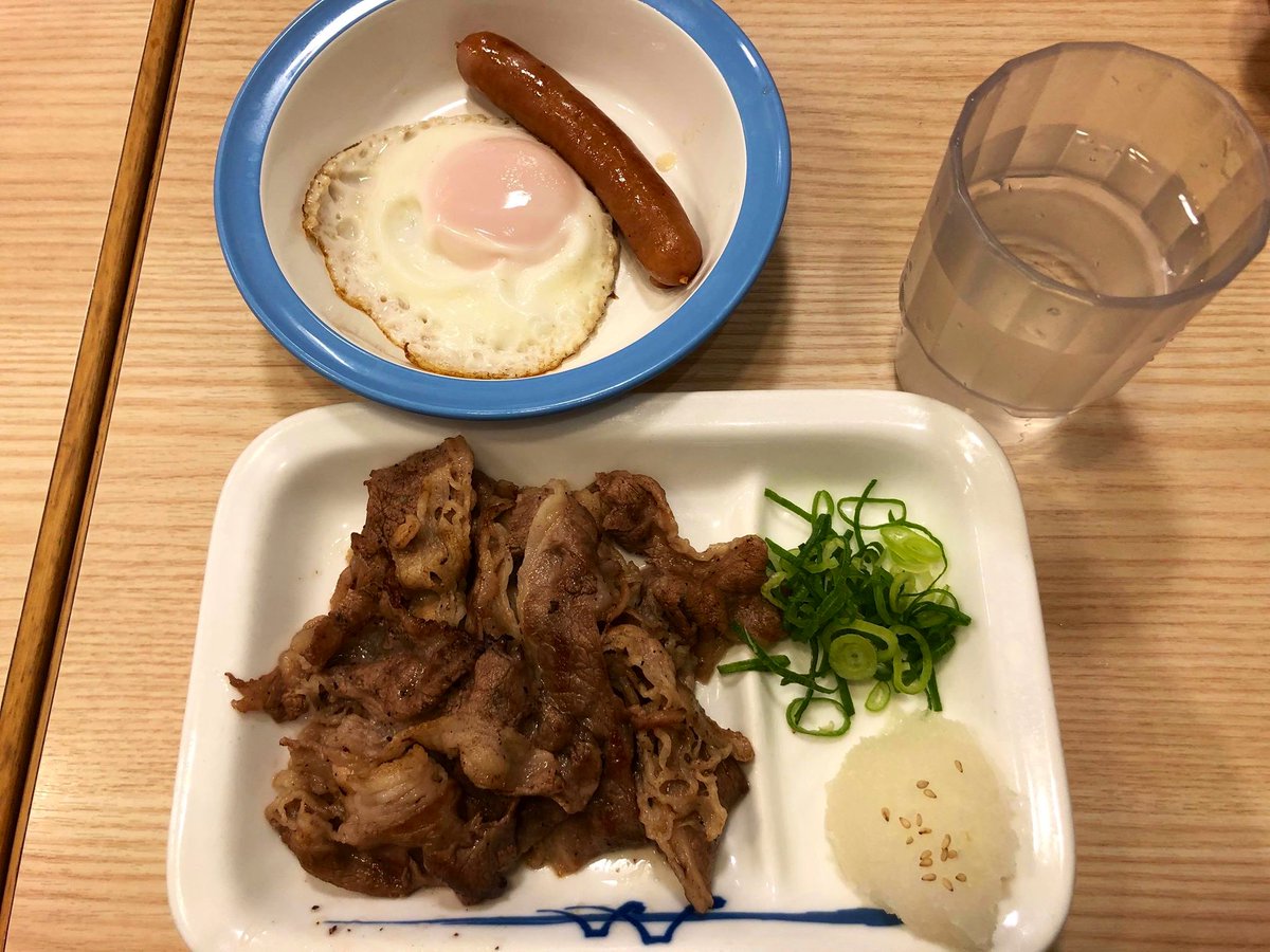 Uzivatel かきだ 蛎田 大物釣り朝定エージェント Na Twitteru 松屋を食べながらダイエットすることは可能です なぜならトッピングやセットの単品注文ができるから 牛皿 と プラスソーセージエッグ なら炭水化物を摂らずして しっかり ご飯食べた感 を得る