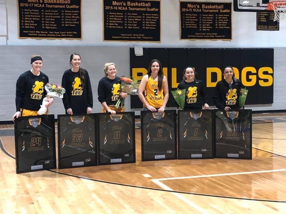 TLUwbb's tweet photo. So thankful for these 6 seniors who played their last game at the doghouse last night! Thank you seniors! Now let’s get this tournament!! #tluwbb #scacwbb #seniornight https://t.co/jvwsKq2plZ