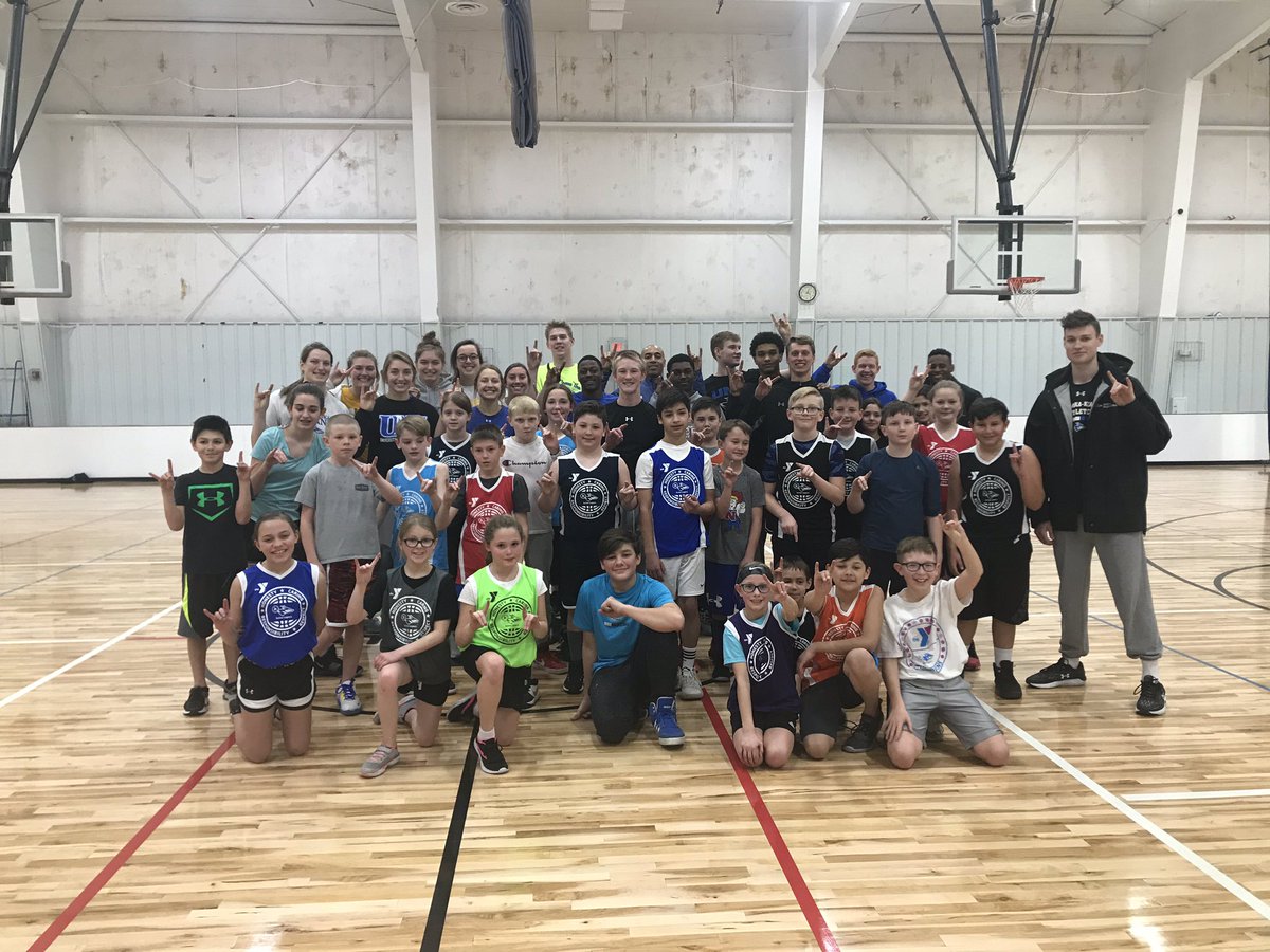 UNKWBB's tweet photo. It’s always fun when we get a chance to share our love for the game and set an example of what it means to be a Loper.

Kearney has some absolute BALLERS coming up in the near future.

#FutureLopes 🤘 https://t.co/QrrPAYzVAb