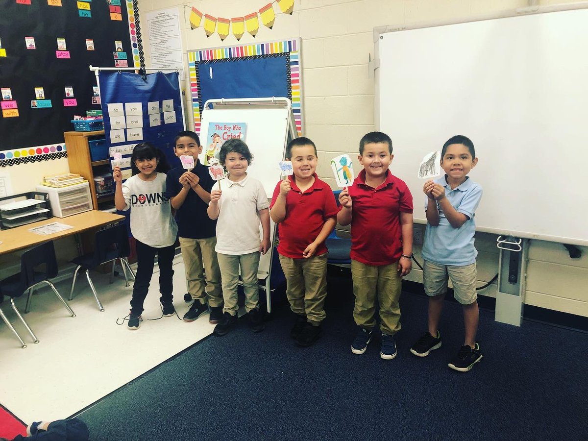 GLDDbacks's tweet photo. Ms. Baarson’s kindergarten class enjoyed making puppets to retell the story of “The Boy Who Cried Wolf”. We hope uou enjoyed a look inside our #GradeLevelOfTheWeek! This week we will be featuring 8th grade! #GLDisThePlaceToBe https://t.co/7DKteoaRWs