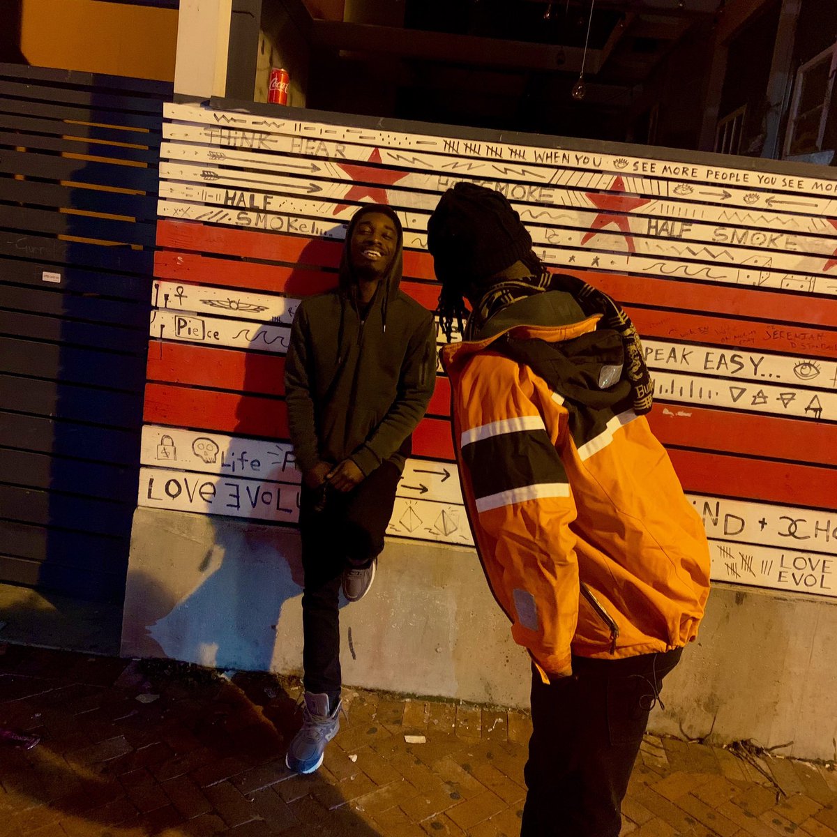 bluntedpb's tweet photo. “No stress gud times how we see it all “ @blunted_boyz #tikiland🍾🤮🌴 #blunttedboyzent🤘🏿🔥💉 #bluntedboyz https://t.co/cSktOdDAXB