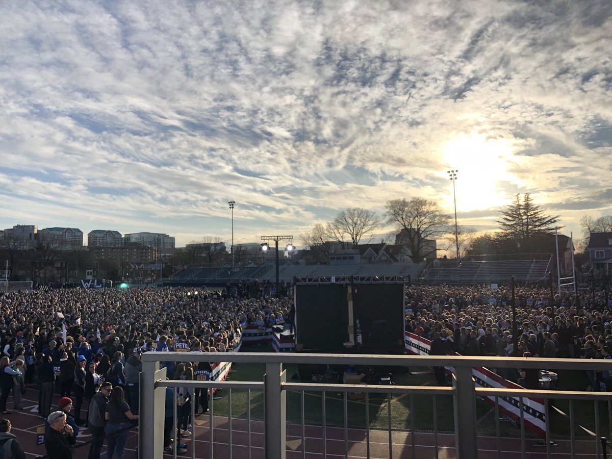 katiemconnolly's tweet photo. Incredible Pete event in VA. This is what a movement looks like. https://t.co/0IylueOU7i
