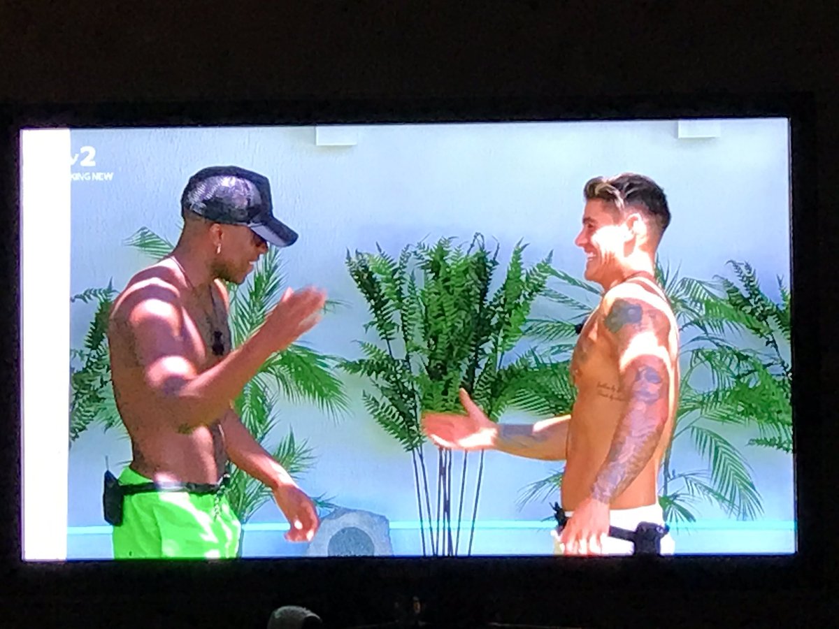SangitaMyska's tweet photo. The nation was robbed, mate. We all know who the REAL winners should be ... #LukeT #LukeM #Bromance #LoveIsland https://t.co/TpDU8J8wtx