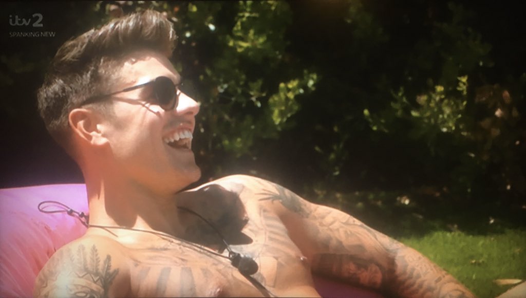 TraylorHolmes's tweet photo. I’m gonna miss this smile #LukeM #LoveIsland https://t.co/YQr1pBGc6N