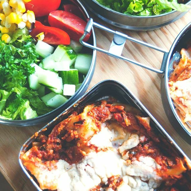 ecolunchboxes's tweet photo. We are loving this #zerowaste meal prep by @gittemary Vegan lasagna?! Yes, please. Sign us up! The salad looks pretty yummy too! What are you having for lunch?🌿🐢
.
.
.
#mealprep #veganmealprep #mealprepping #zerowaste #zerowastefood #zerowas… https://t.co/NI77DsS4Ed https://t.co/nDZCbQE4EM