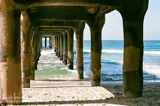 Pier love! #manhattanbeach #california #ocean #pier #manhattanbeachpier #35mmphotography #thedarkroomlab ift.tt/2vYr0K5