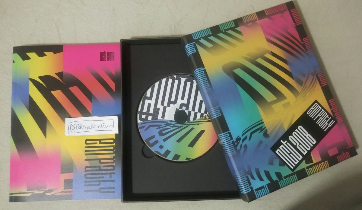 tradingcardkpop's tweet photo. 💌 VENDA 💌

Grupo: NCT 

✔️ Empathy versão dream
- CD nunca rodado
- Perfeito estado, ainda no plástico da embalagem original
- Card do Jungwoo
- Desenho do Jisung 
- Encarte com as letras das músicas

R$ 105,00 - frete incluso

✔️ Contato: @shinekimtuan

#tradingcardkpopBR https://t.co/Ig2fyaGHne