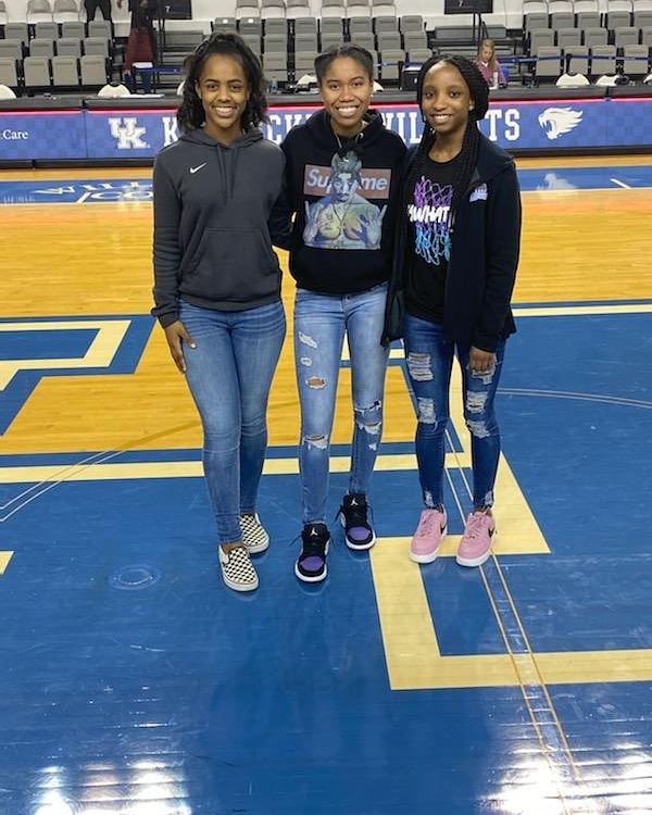 FourNineSevenFo's tweet photo. . #ItsAMovement #LadyTeamTeague visiting #UniversityOfKentucky
#GiavonnieBelton 2023
#JocelynDavis 2023
#TaliaHarris 2024
#TheProcessContinues #UnitedSisterhood #TheFuture #WomenBallToo #WeBoutToTakeOver
@TeamTeagueindy https://t.co/7Utph56A8d