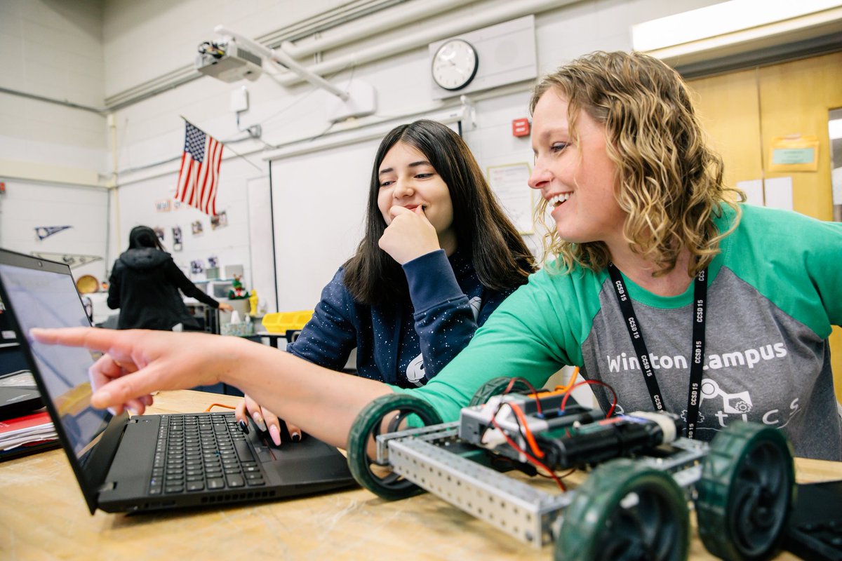 WinstonCampus's tweet photo. @WinstonCampus is a @PLTWorg Distinguished School for two years running. This week our @VEXRobotics team will be showcased @ideaillinois #IDEACon2020. Read more about it in this week's Warrior Updates:  https://t.co/UCHp98Rqs4  #ProudToBe15  #D15Learns #WeAreWarriors #winspired https://t.co/rIJN4bGQGm