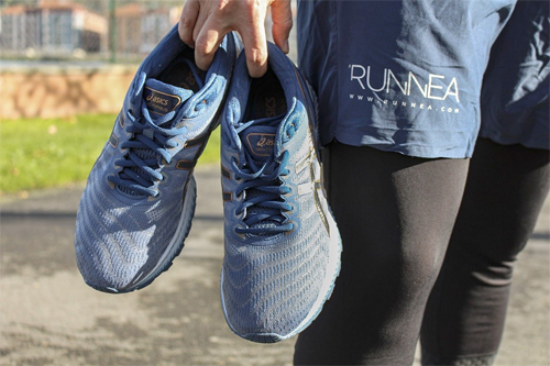 runnea_com's tweet photo. ¿Por qué consideramos #Nimbus22 de #ASICS como las superb de las zapatillas de running?
✅https://t.co/LYjfK0ysH2
Nuestro #RunTester Gorka Sedano nos das las claves de todo un irónico para corredores neutros https://t.co/QM2MGEMeWK