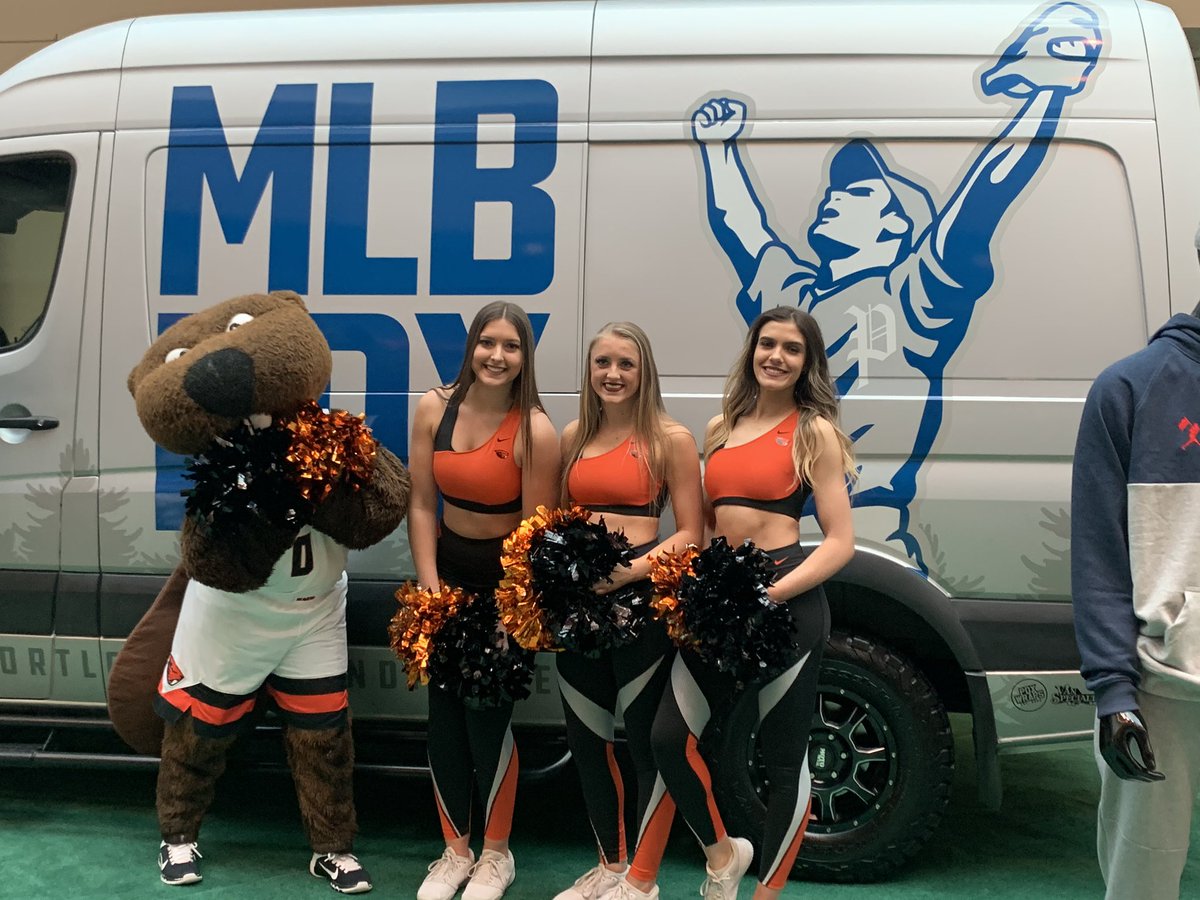 PDXDiamondProj's tweet photo. Fourth and final day of the @PDXautoshow! #MLBtoPDX #pdxautoshow #portlandautoshow @oregoncc https://t.co/E0PkE9N4gn
