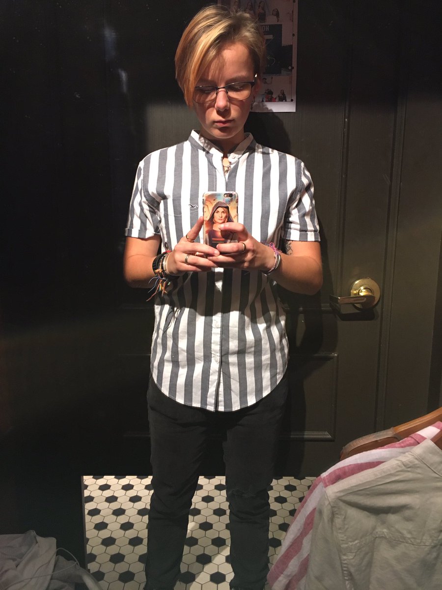 queerpride2018's tweet photo. So, I never really post pictures of myself because I'm self-concious to the point of insanity. This picture was the first selfie I've looked at and thought 'This is the real me and I'm happy with what I see'... #transvisabilty #nonbinaryandproud https://t.co/AYze1xlWVm