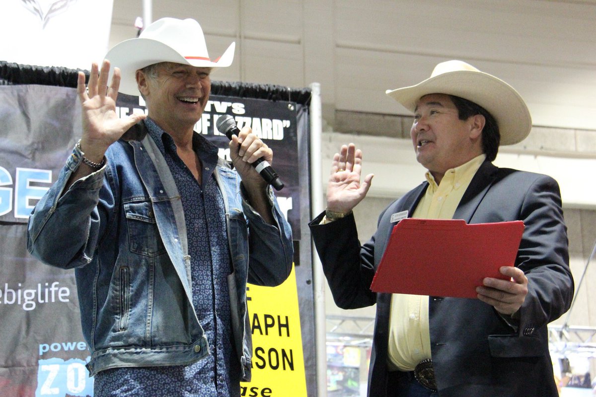 Passrat's tweet photo. Honorary Calgary White Hat to @John_Schneider making our guest an Honorary Calgarian @calgarystampede @smithbilthats https://t.co/y0s5435NoL