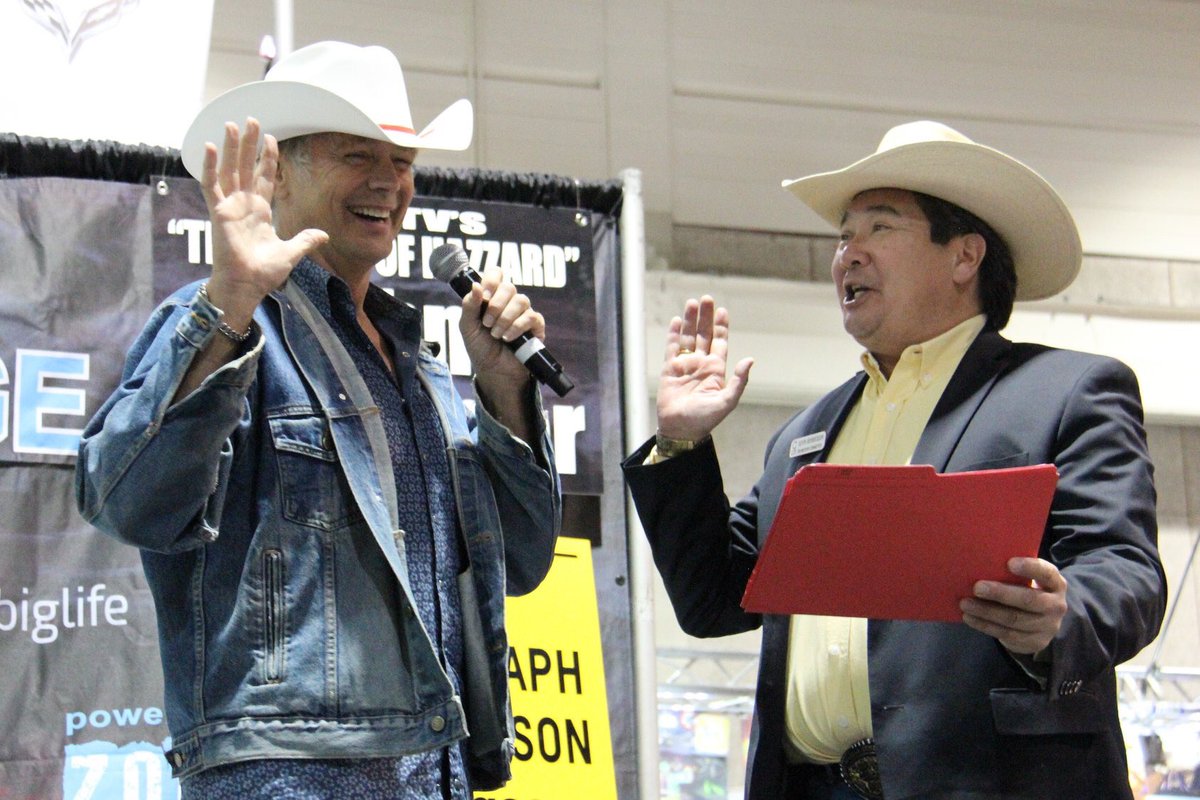 Passrat's tweet photo. Honorary Calgary White Hat to @John_Schneider making our guest an Honorary Calgarian @calgarystampede @smithbilthats https://t.co/y0s5435NoL