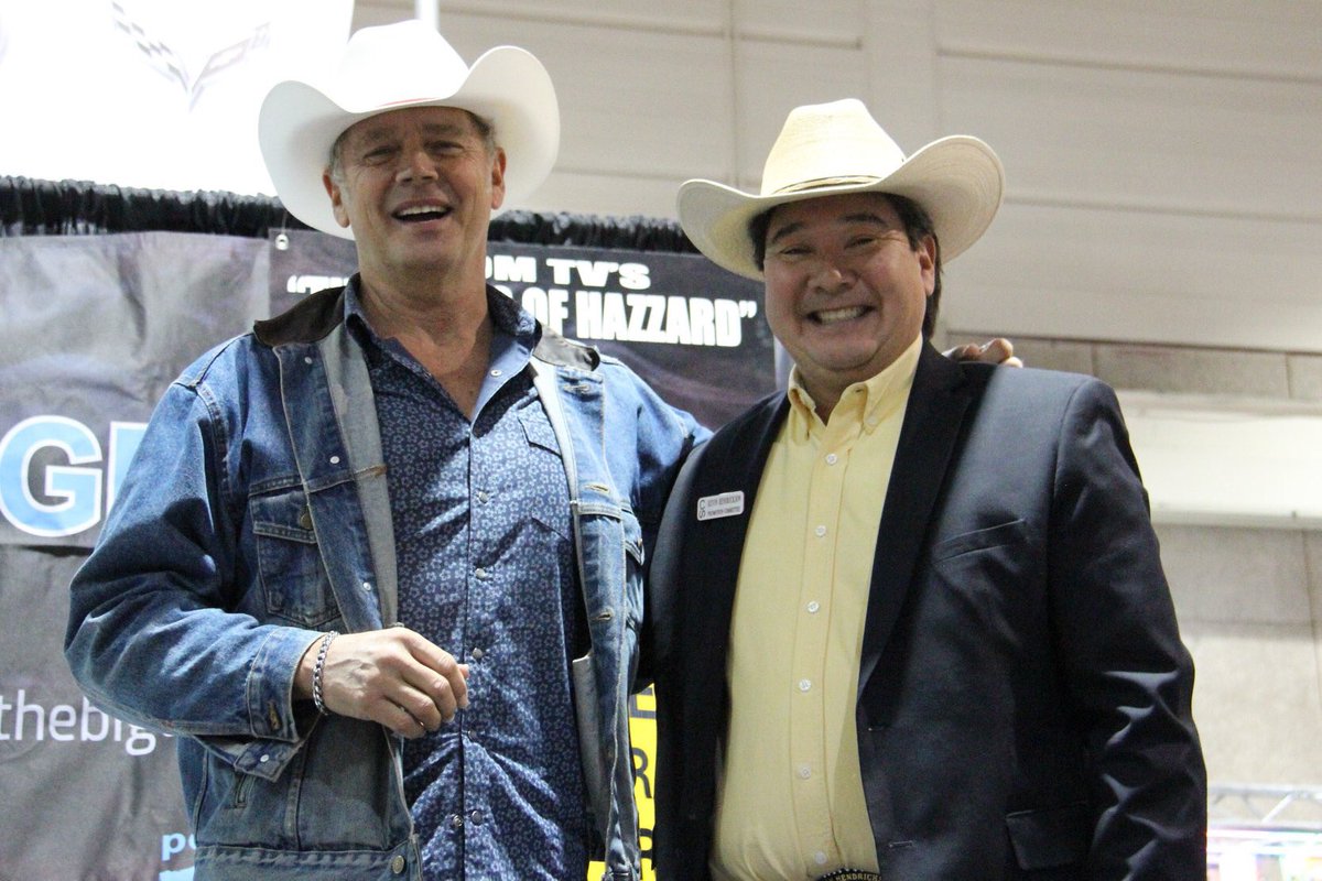 Passrat's tweet photo. Honorary Calgary White Hat to @John_Schneider making our guest an Honorary Calgarian @calgarystampede @smithbilthats https://t.co/y0s5435NoL