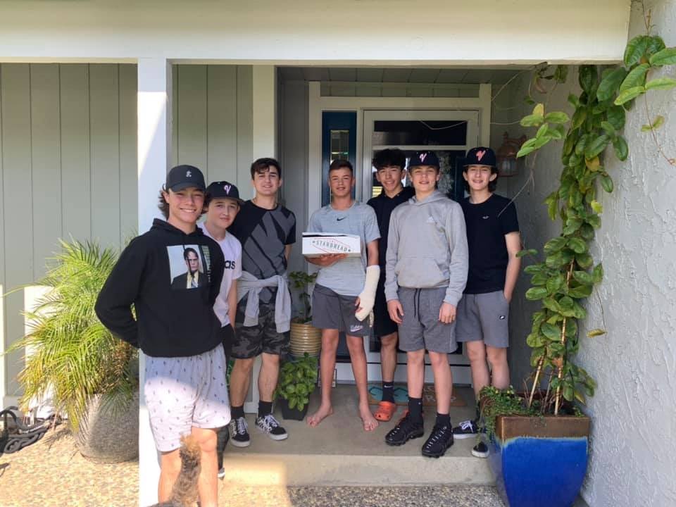 @VacaHiBaseball freshman catcher, Chase Golden, broke his hand in the season opener scrimmage against Vanden HS. His teammates stopped by to show their support!  #bulldogbaseballfamily