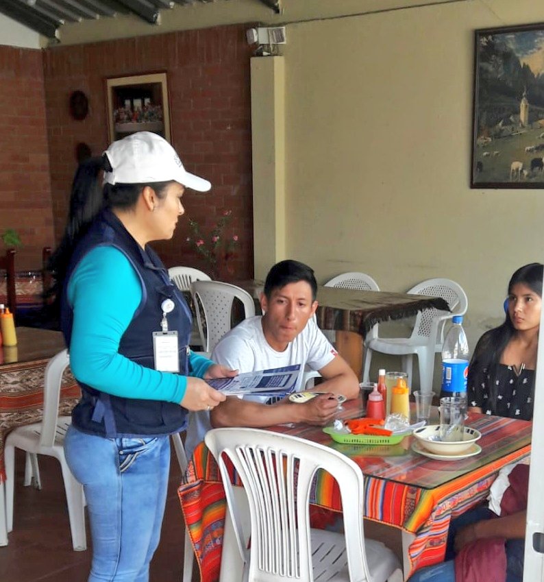 Salud_Loja's tweet photo. #Malacatos #Vilcabamba
Nuestro personal del #Distrito11D01 continúa recorriendo los lugares turísticos de mayor afluencia en este #FeriadoDeCarnavalEc, para brindar información oportuna sobre coronavirus, influenza, dengue y Zika. https://t.co/Y9rs3P7fnL