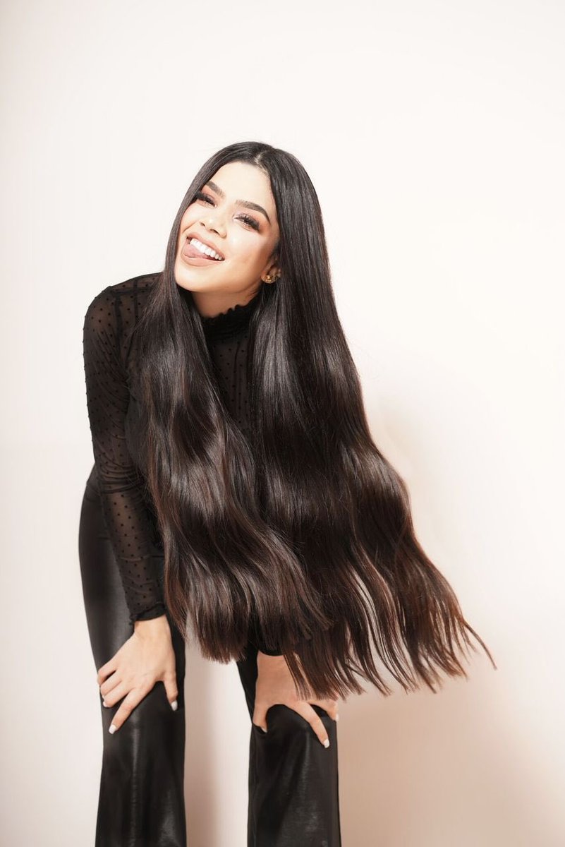 keniaos's tweet image. Me siento en un comercial de shampoo