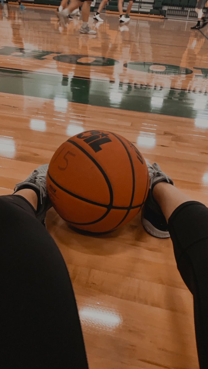 coachcooper33's tweet photo. Gotta keep that competitiveness alive! #ballislife #kindof #cantbreathe #volleyballislifetoo #droppinthrees #iliketowin #smacktalkislifetoo https://t.co/I0gDmZ6zFC