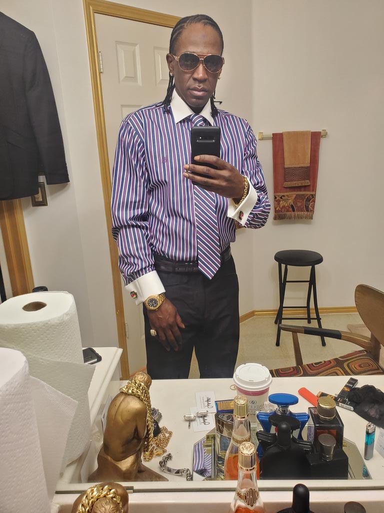 JAKAFELLAMOVIN's tweet image. Headed out for reservations for a Birthday celebration at a upscale restaurant. When you down with the King and stay down with the team only way you will treated is like a Queen. #LoyaltyIsRoyalty #DatPart #SumMoOfIt