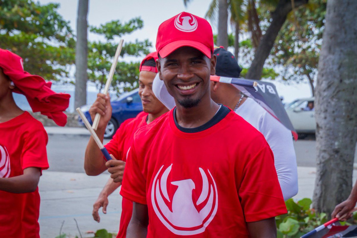 🇩🇴🇩🇴🇩🇴 Juventud Reformista Social Cristiana (JRSC) participa de forma activa el día de hoy en la #MarchaPorLaDemocracia organizada por 13 partidos de oposición. Los jóvenes fueron encabezados por nuestro Presidente Nacional <a href="/OdalisVegaRD/">Odalis Vega</a>. #Vota4 #VotaColorao