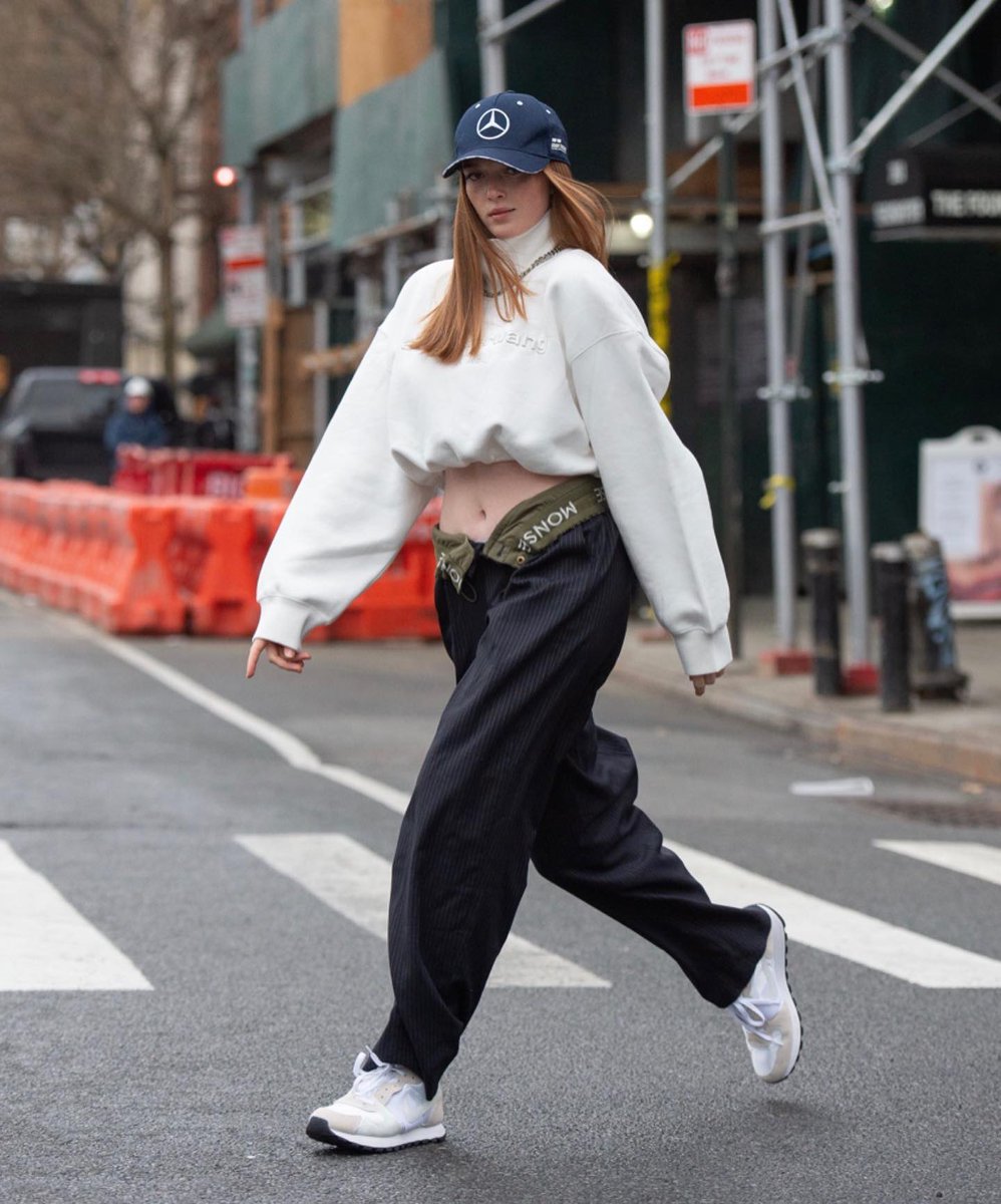 Street style moments ... wearing comfy <a href="/AlexanderWangNY/">alexanderwang</a> sweatshirt  and <a href="/MonseMaison/">Monse Maison</a> pants #monsegirl #streetstyle