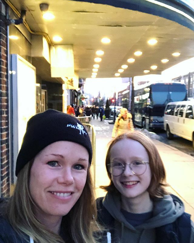 libbyroach1's tweet photo. More than just a Dream, but I can make her handclap! 👏🏻 She’s out of my league but still let’s me hang with her 💗
Making memories and staying up late on a school night - this is what good parenting looks like 😎
.
#fitzandthetantrums #momlife #sundayf… https://t.co/iA56k83Qk5 https://t.co/ZAnZz6JU3c