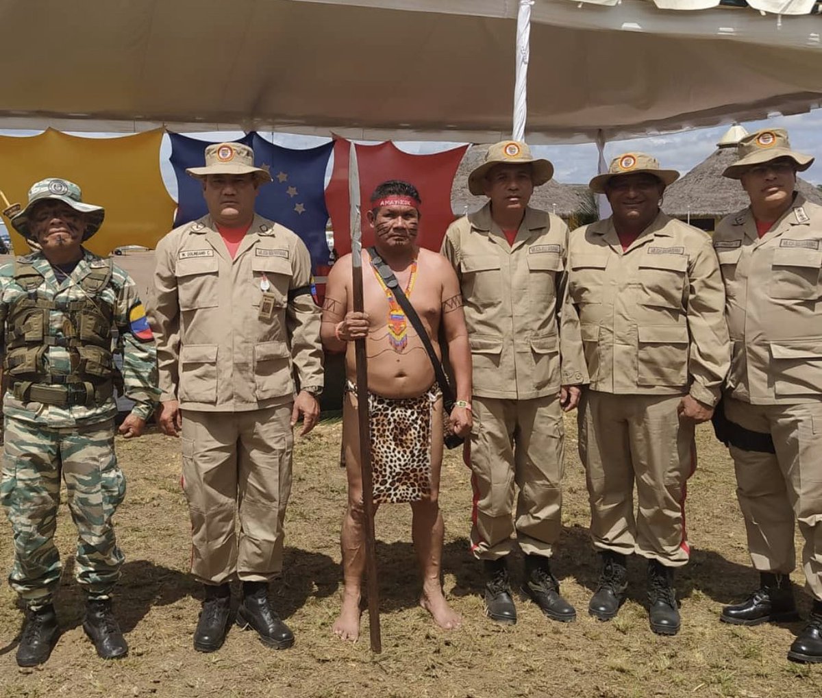 amarcanopsuv's tweet photo. A un año en Santa Elena: No pasaron ni pasarán mientras hay una Clase Obrera consciente y consecuente . Hoy, más comprometida, preparada y en armas para defender la Patria .@NicolasMaduro @TareckPSUV .@EduardoPinateS @JustoNogueraP .@joseramonrivero @OviedoPSUV .@AHidalgo67 https://t.co/0PHRav0iJm