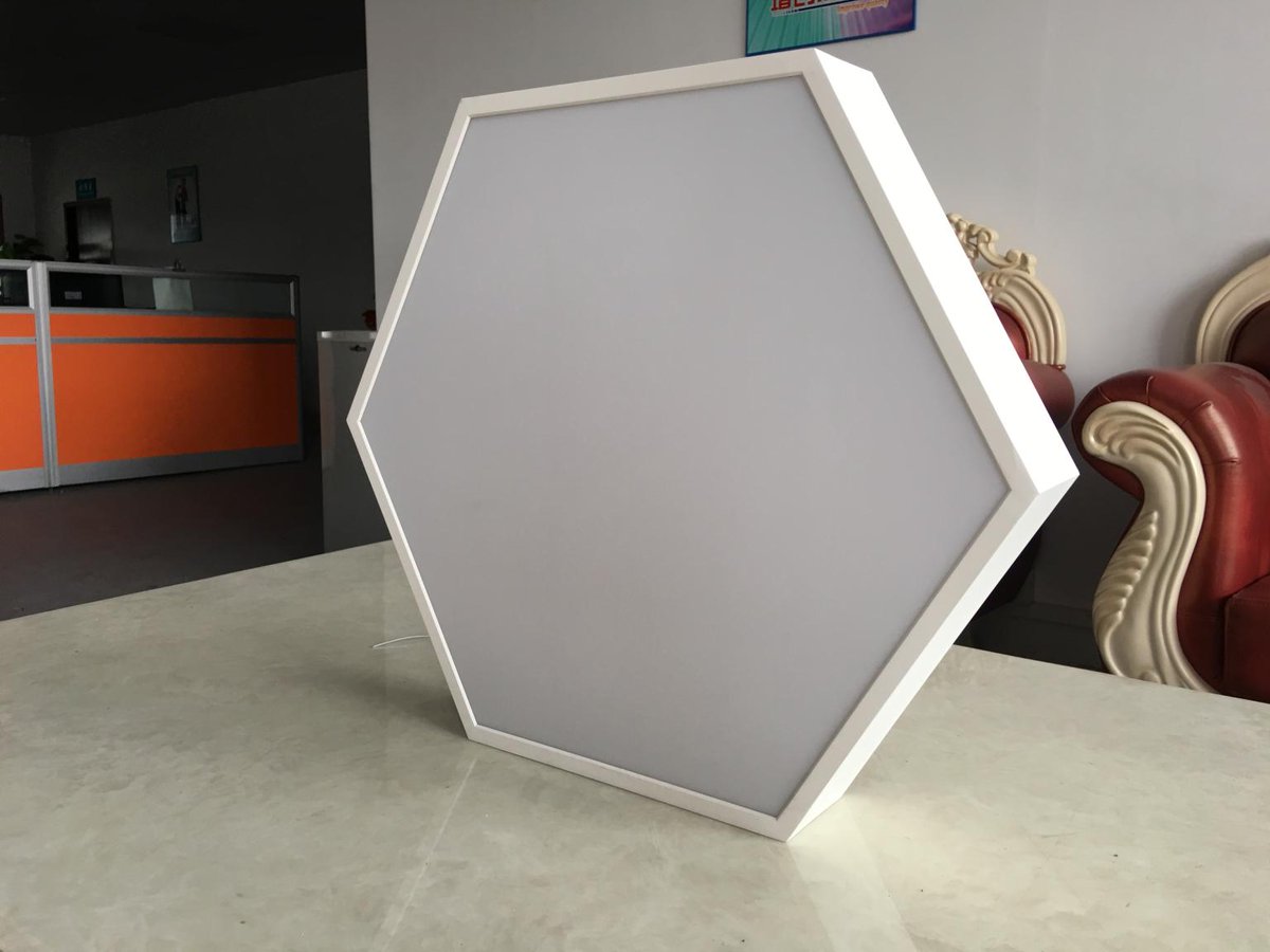Hexagon shape panel light
Round and square are also available
Suspended,surface mounted,recessed are available
#decorativelighting #ledlighting #architecturallighting #architecture #interiordesign #circlelights #newshinelighting #hexagonlight #panellight