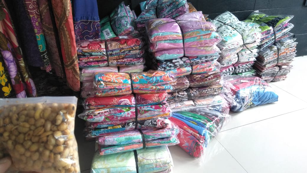 rumahbatikrbp's tweet photo. Dengan Basmalah dan cemilan kedelai, mari kita mulai foto produknya 🙏🙏

Rumah Batik Pekalongan

- WA: 081233271433

#surakarta #batik #batikpekalongan #indonesia #trustedolshop #trustedonlineshop #trusted #olshopindo #olshopsolo #onlineshop #jualanku #olshopsby #jualbaju https://t.co/HkrY8zADOv