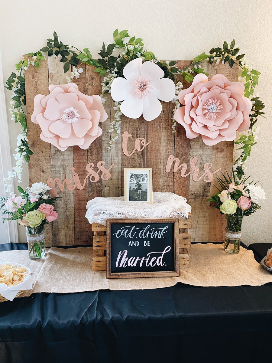 kell_bielanski's tweet image. bridal shower part one 👰🏽💍✨