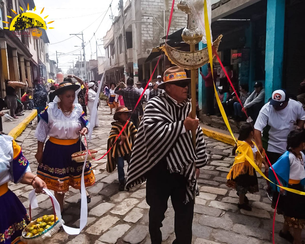 CosechandoR's tweet photo. El Carnaval de Guamote es considerado un Patrimonio Cultural Intangible del país.
Sincretismo de diferentes cosmovisiones que se representa por la fe al patrono San Carlos y rituales de la dualidad entre la vida y la muerte.
#CosechandoRecuerdos #Guamote #tradición #cultura https://t.co/n0E45sDqzw