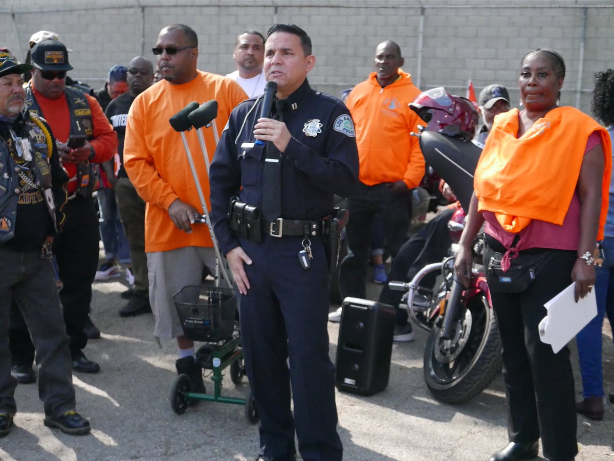 LAPDSouthTraff's tweet photo. What a wonderful ride with #peaceridela Today was a good day for celebrating such a worthy cause. Thank you for partnering up with LAPD South Traffic to share the importance of Traffic Safety. @LAPDJonPinto @LAPDBlakechow @LAPDMarcReina https://t.co/9we3Tzw2rE