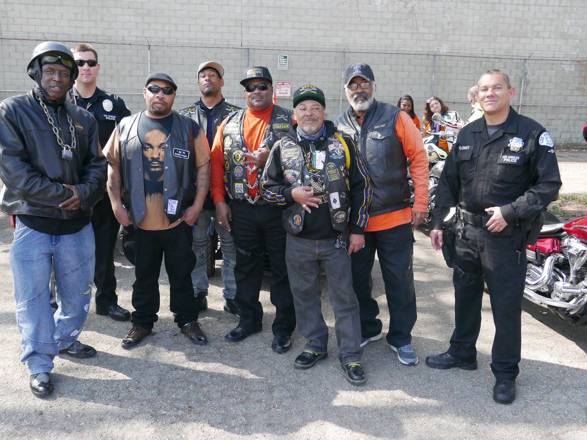 LAPDSouthTraff's tweet photo. What a wonderful ride with #peaceridela Today was a good day for celebrating such a worthy cause. Thank you for partnering up with LAPD South Traffic to share the importance of Traffic Safety. @LAPDJonPinto @LAPDBlakechow @LAPDMarcReina https://t.co/9we3Tzw2rE