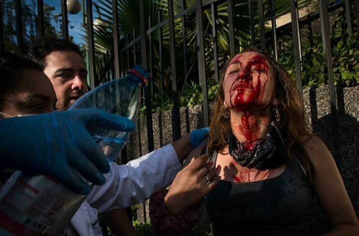 PiensaPrensa's tweet photo. Ya que 200 millones de personas -según la organización- están viendo #Viña2020 Subamos todos los videos y fotos de violaciones a los DDHH / 18-O
#PiñeraNosotrosNoOlvidamos #FueraPiñera https://t.co/xJnQg55wGM