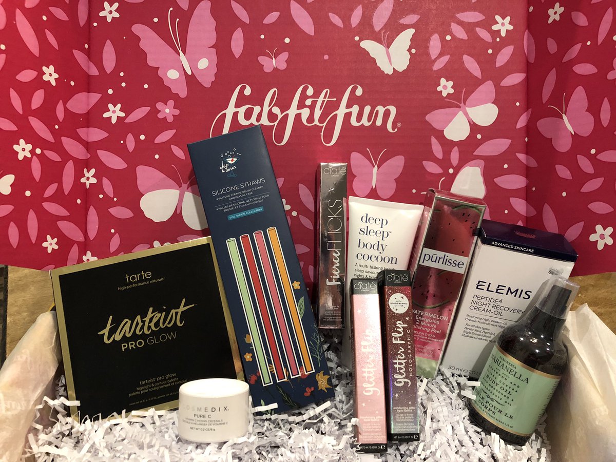 christenmesser's tweet photo. Love love love my spring box 😍 @FabFitFun @ArizonaTourism   #FABFITFUN #FFFGIVEAWAY #VISITARIZONA https://t.co/EwWnkmq83p