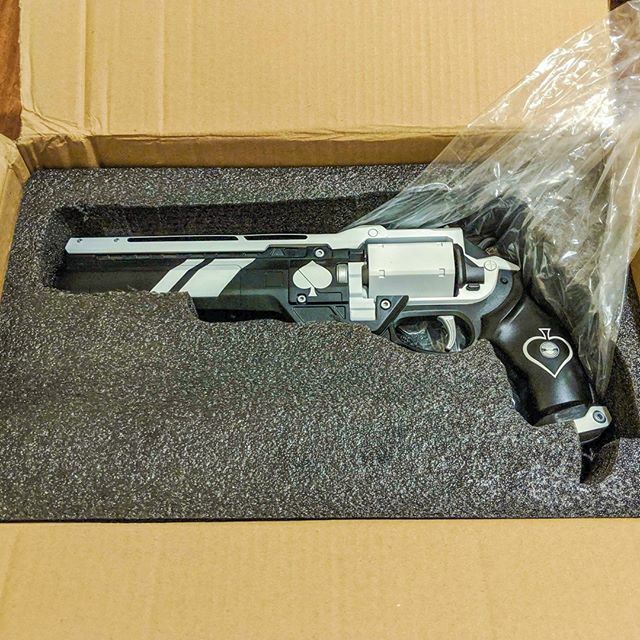HalifaxReplicas's tweet photo. This is the 1st prize Ace of Spades that is up for grabs with our Aussie wildlife raffle. We're so proud of how generous you've all been with your entries! Please keep sharing this fundraiser with fellow Guardians.⁠
⁠
All money raised from raffle ent… https://t.co/dg7V0mLKsK https://t.co/jBZIrKfluy