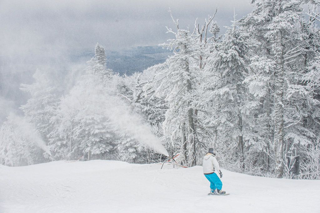 ucfoodietv's tweet photo. It's Fake Snow?  Most people don't know in Killington, VT  https://t.co/gaG4U7Y9Zc #snowski #KillingtonVT #makesnow #travel #food #wine #mixology #golf #UndercoverJetsetter #JohnDaly #SusanAnzalone #TravelLikeALocal #TravelLikeARockStar #shotOniPhone https://t.co/h1sWgO0nLQ
