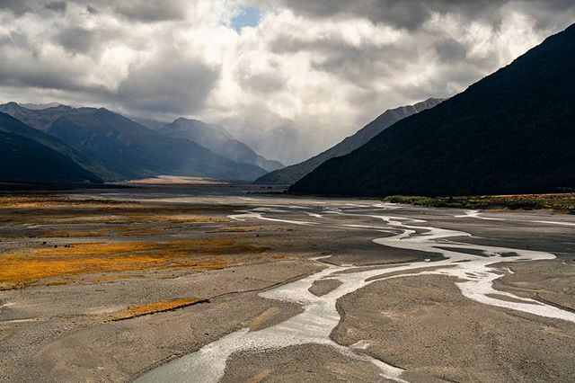 TalmanMadsen's tweet photo. Heading towards the main divide next to the Waimakariri River is always an adventure! 😍🏔️🌦️🙌
Often I find you're either heading into the rain like we were this day, or you're driving away from it! Either way it makes for some great photography! 📸 https://t.co/aoyiRCxwcI