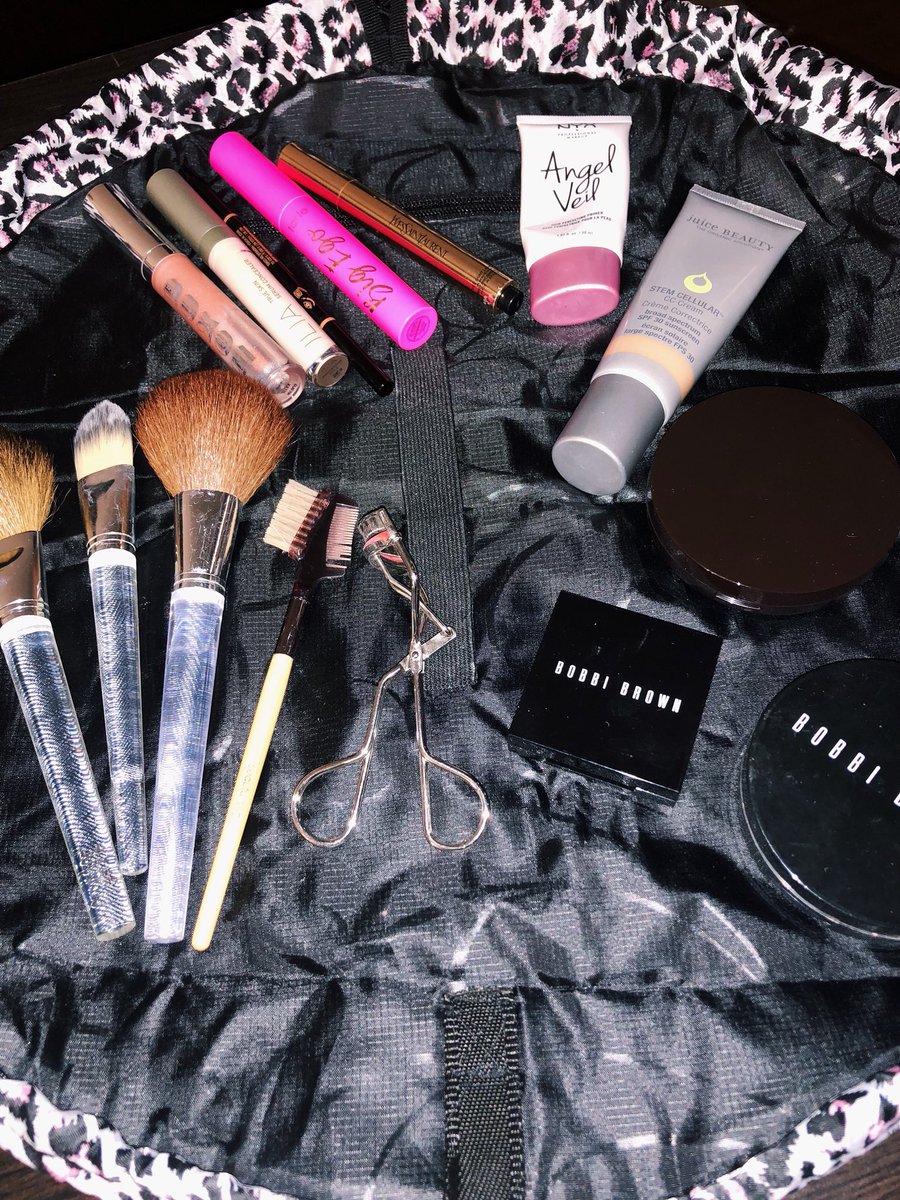 You know when you’re makeup bag is too filled to find anything? Problem solved! Thanks to the <a href="/layngo/">LAY/N/GO</a>, I can lay out all of my cosmetics and then pull the cord to close. How easy is that?!

#LayNGo #Travel #Cosmetics #Beauty #Makeup #Skincare #Essentials #MustHave