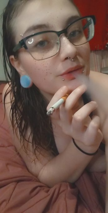 Fresh out the shower and ready to humiliate some stupid little sissy betas.  💋 https://t.co/29DE5PoY